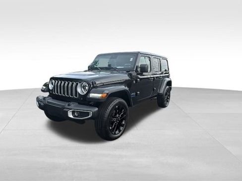 Used 2025 Jeep Wrangler Unlimited Sahara w/ Safety Group AWD/4WD image 2