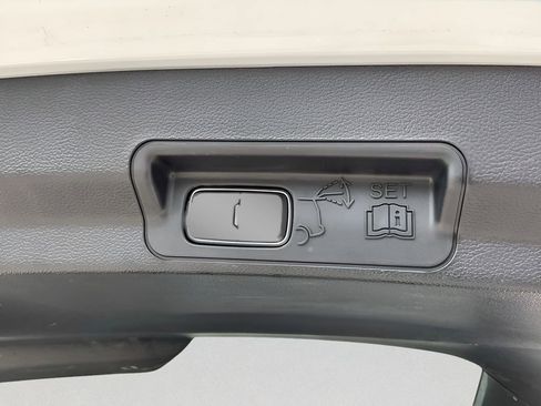 Used 2023 Ford Explorer XLT w/ Equipment Group 202A RWD image 21