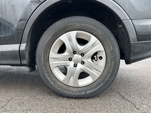 Used 2018 Toyota RAV4 LE image 5