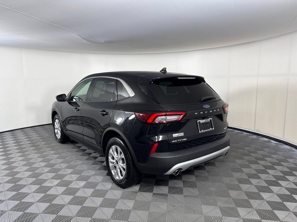 Used 2023 Ford Escape Active AWD/4WD image 3