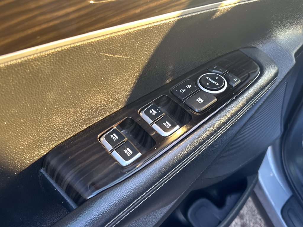Used 2020 Kia Sorento LX FWD image 12