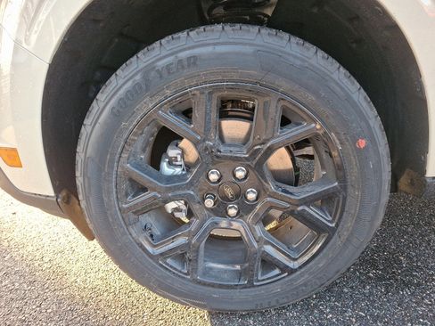 New 2025 Ford Maverick XLT w/ XLT Luxury Package image 18