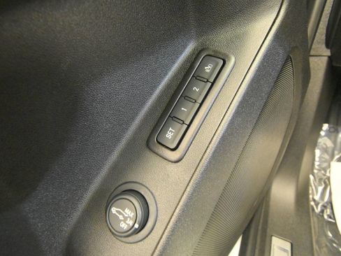 Used 2022 Chevrolet Equinox Premier AWD/4WD image 40