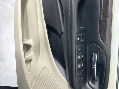 Used 2020 Dodge Grand Caravan SE FWD image 11