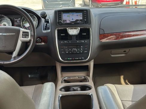 Used 2014 Chrysler Town & Country Touring-L w/ Driver Convenience Group FWD image 20
