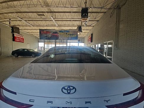 Used 2025 Toyota Camry SE image 7