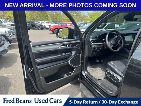 Certified 2024 Jeep Wagoneer Series II AWD/4WD image 8