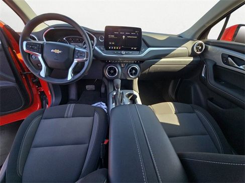 Used 2025 Chevrolet Blazer LT image 10