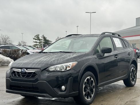 Used 2023 Subaru Crosstrek 2.0i Premium image 3