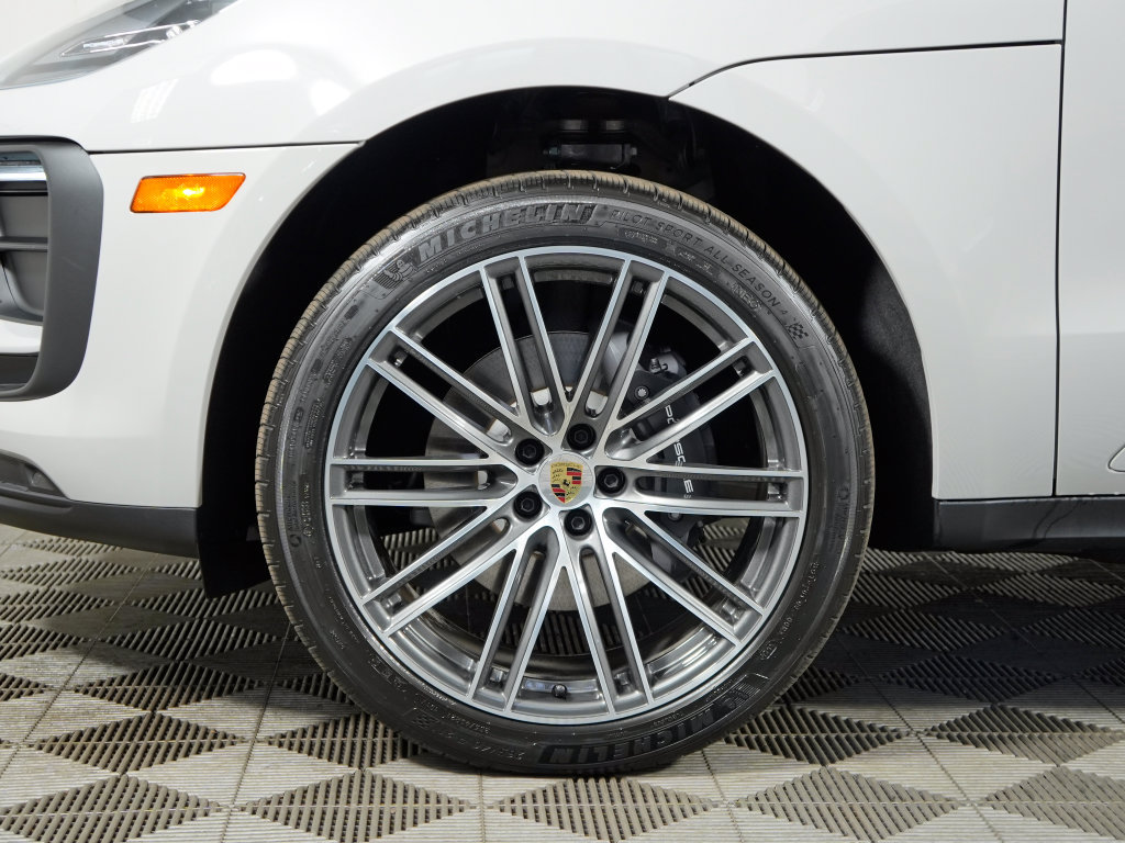 Used 2026 Porsche Macan AWD/4WD image 13
