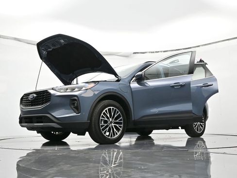 Certified 2025 Ford Escape SE w/ Class II Trailer Tow Package image 48