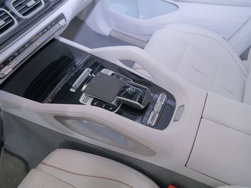 Used 2022 Mercedes-Benz Maybach GLS 600 4MATIC image 26