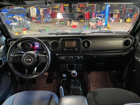 Used 2018 Jeep Wrangler Unlimited Sport AWD/4WD image 16