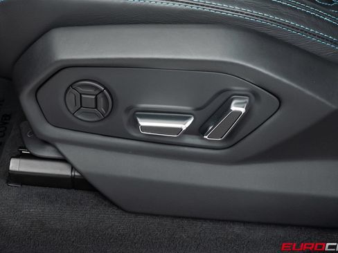 Used 2024 Lamborghini Urus Performante AWD/4WD image 53