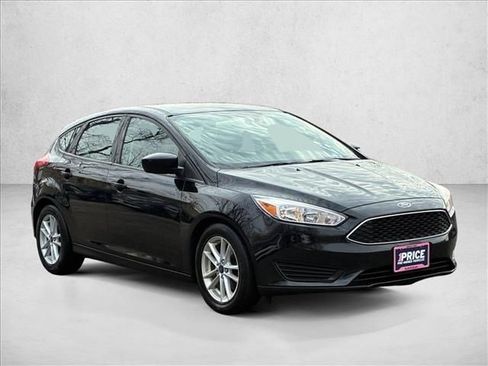 Used 2018 Ford Focus SE image 3