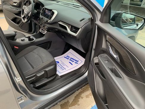 Used 2024 GMC Terrain SLE w/ Driver Convenience Package image 22