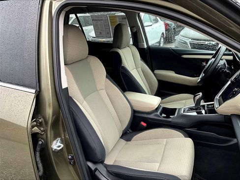Used 2022 Subaru Outback Premium image 11