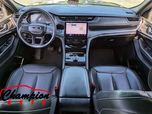 Used 2025 Jeep Grand Cherokee Limited AWD/4WD image 19