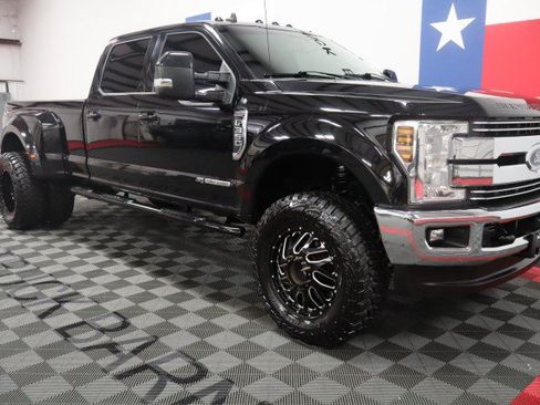 Used 2019 Ford F350 Lariat w/ Lariat Value Package AWD/4WD image 14