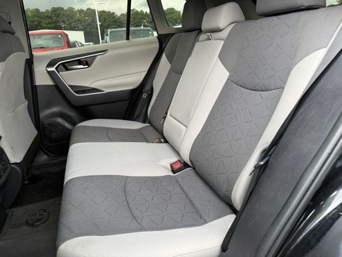 Used 2020 Toyota RAV4 XLE w/ Convenience Package FWD image 32