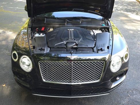 Used 2020 Bentley Bentayga Plug-In Hybrid image 76