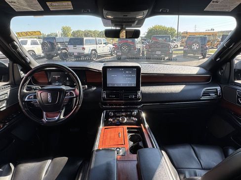 Used 2021 Lincoln Navigator L 4WD image 25