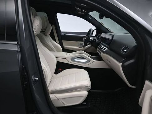 Used 2025 Mercedes-Benz GLS 450 4MATIC image 30
