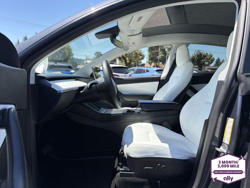 Used 2022 Tesla Model Y Long Range AWD/4WD image 10
