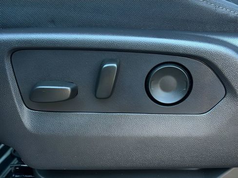 Used 2025 Chevrolet Silverado 1500 Custom image 25