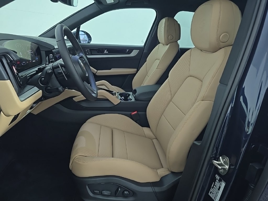 Certified 2026 Porsche Cayenne AWD/4WD image 5