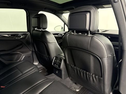 Certified 2025 Porsche Macan AWD/4WD image 25