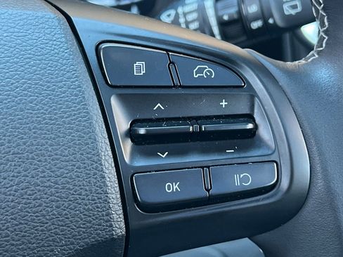 Certified 2025 Hyundai Venue SEL image 32