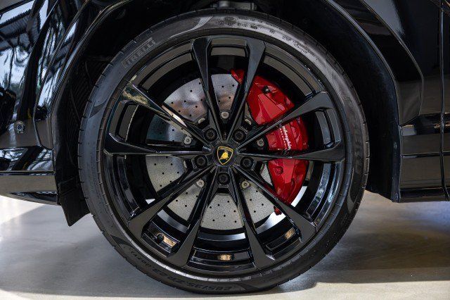 Used 2022 Lamborghini Urus AWD/4WD image 49