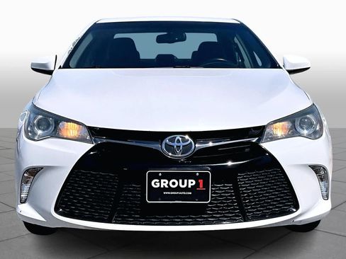 Used 2015 Toyota Camry SE w/ Moonroof Package image 4