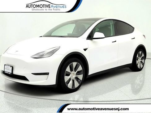 Used 2023 Tesla Model Y Long Range AWD/4WD image 1