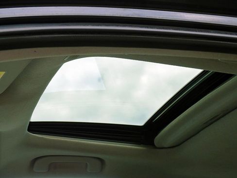Used 2022 Toyota Corolla Cross LE w/ Moonroof Package AWD/4WD image 22