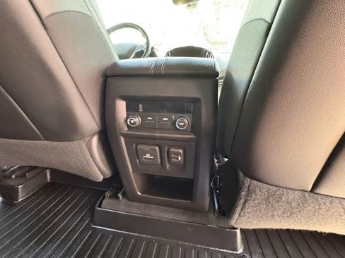 Used 2022 Chevrolet Traverse RS w/ LPO, 'HIT The Road' Package FWD image 18
