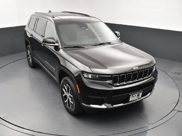 Used 2025 Jeep Grand Cherokee L Limited w/ Trailer Tow Package AWD/4WD image 13