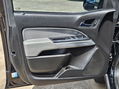 Used 2018 Chevrolet Colorado LT AWD/4WD image 12