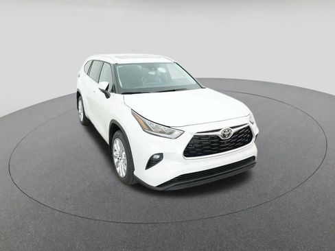 New 2026 Toyota Highlander Limited image 14