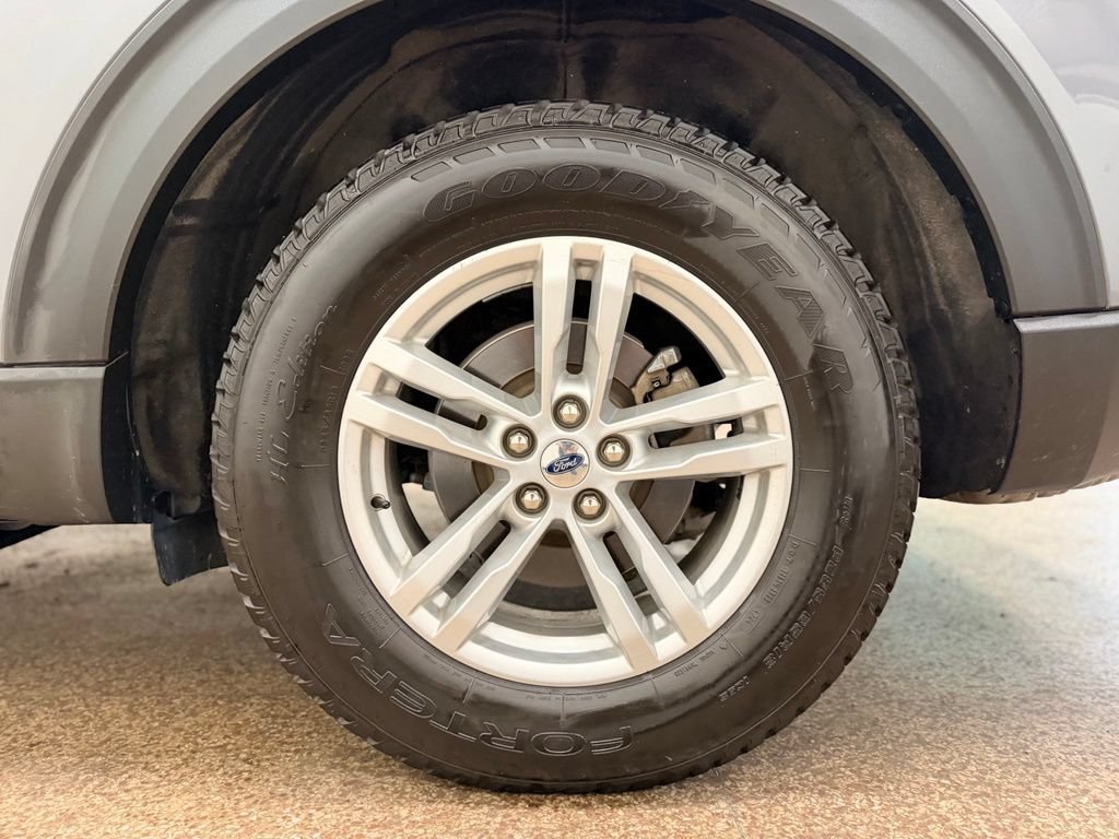 Used 2022 Ford Explorer XLT w/ Equipment Group 202A AWD/4WD image 24