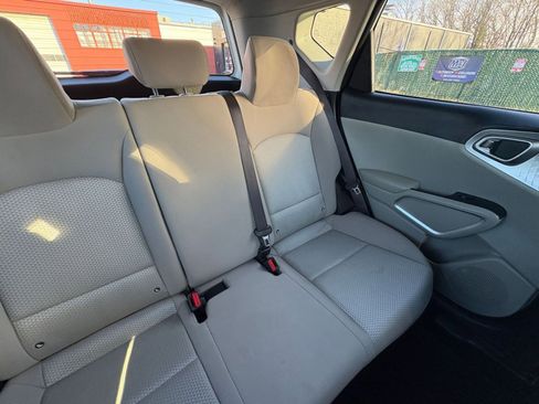 Used 2025 Kia Soul LX w/ LX Technology Package image 35