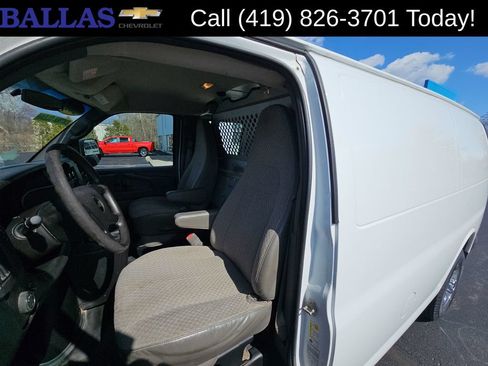 Used 2014 Chevrolet Express 2500 RWD image 21
