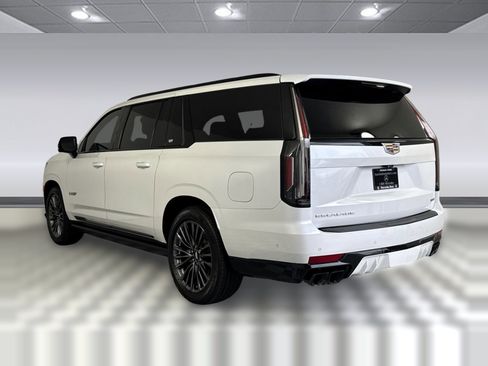 Used 2023 Cadillac Escalade ESV V AWD/4WD image 3