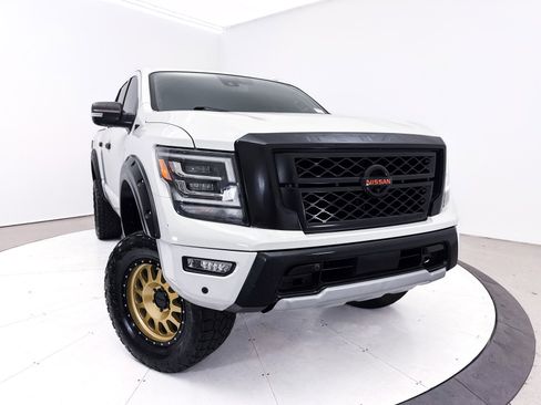 Used 2020 Nissan Titan PRO-4X w/ Pro-4x Convenience Package image 7