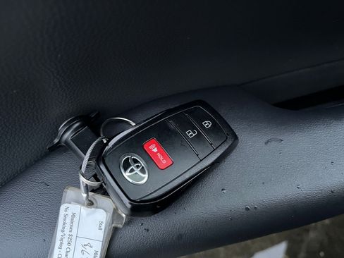 Used 2025 Toyota Prius LE image 22