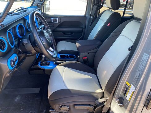 Used 2022 Jeep Wrangler Unlimited Sahara image 10