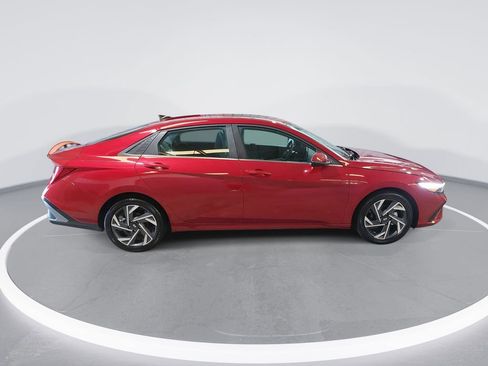 Certified 2025 Hyundai Elantra Limited FWD image 4