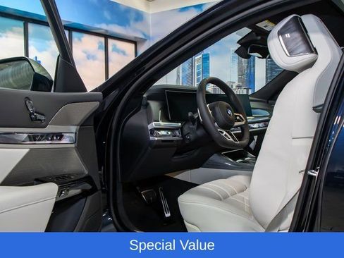 Used 2025 BMW 760i xDrive w/ Executive Package AWD/4WD image 13