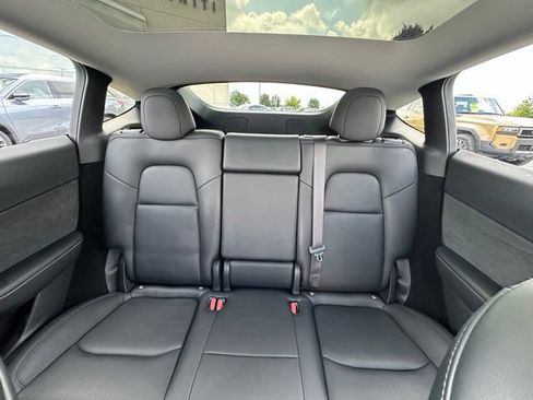 Used 2024 Tesla Model Y Long Range RWD image 29
